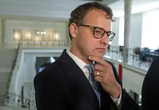 Romanowski powinien "znaleźć nowy kraj, w którym się ukryje"