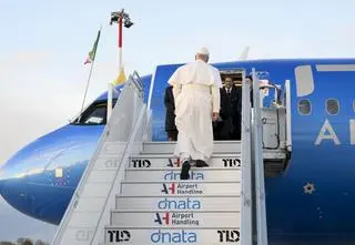 Papieski samolot objęty pilną akcją serwisową. Technik "jest w drodze"