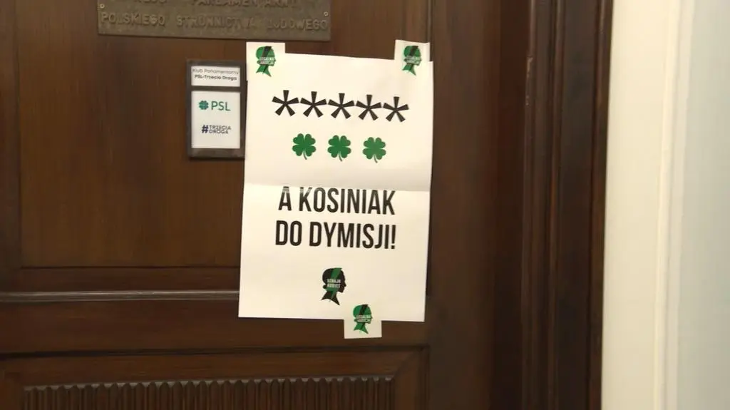Kartka na drzwiach klubu 