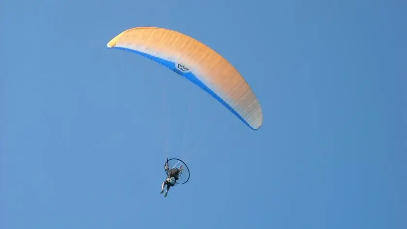 Wypadek paralotniarza, trafił do szpitala