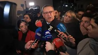 Antonio Jose Seguro celebrujący pierwsze wyniki wyborów na prezydenta w Portugalii