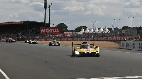 Kubica przecina metę. Komentatorowi odbierało głos