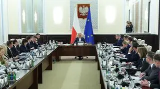Wotum zaufania dla rządu. Po co? "Można przeliczyć szable"