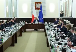 Wotum zaufania dla rządu. Po co? "Można przeliczyć szable"