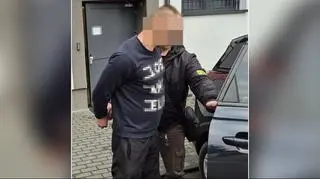 43-latek odrzucił trzymany w ręce nóż i zaprzeczył, że komuś groził