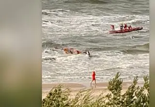 Bracia weszli do wody, jeden nie wypłynął. Poszukiwania zakończone