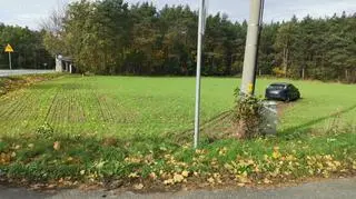 Kierowca stracił panowanie nad pojazdem i uderzył w latarnię