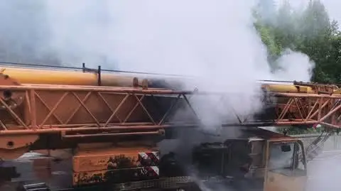 Dźwig stanął w płomieniach