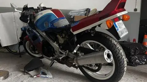 Motocyklista wjechał w policjantów
