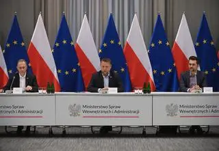 "Próby przeszkadzania funkcjonariuszom i żołnierzom nie pozostaną bez reakcji"