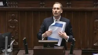 Poseł rozwinął rulon. Oburzenie w Sejmie