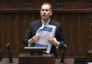 Poseł rozwinął rulon. Oburzenie w Sejmie