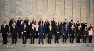 Wspólne zdjęcie z szczytu ministrów obrony państw NATO