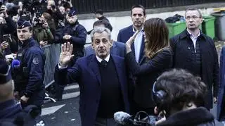 Nicolas Sarkozy i Carla Bruni przed wyruszeniem do więzienia