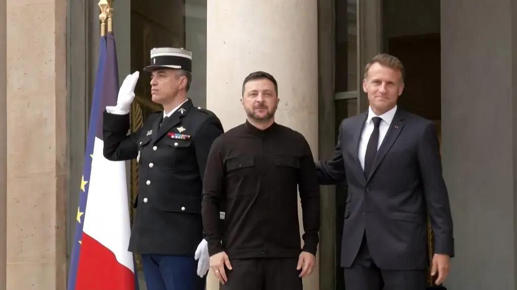 Wołodymyr Zełenski i Emmanuel Macron w Paryżu