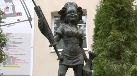 Pomnik bachantki Zdrowitki przed Szpitalem Uniwersyteckim w Zielonej Górze
