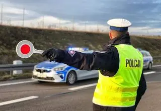 Pod prąd rowerem na ekspresówce. Bo tak poprowadziła nawigacja 