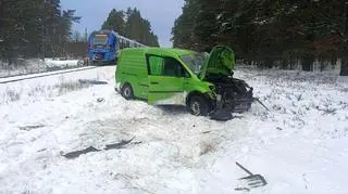 Zderzenie auta z pociągiem na niestrzeżonym przejeździe