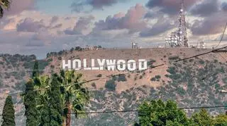 Widok na napis Hollywood na zboczu góry Lee w Los Angeles 
