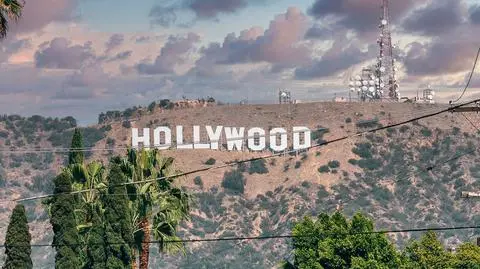 Widok na napis Hollywood na zboczu góry Lee w Los Angeles 