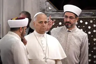 Papież odwiedził Błękitny Meczet w Stambule