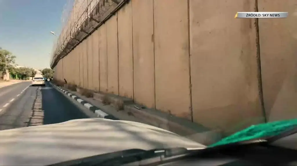 2008B071X FOS SKY NEWS ZACHODNI