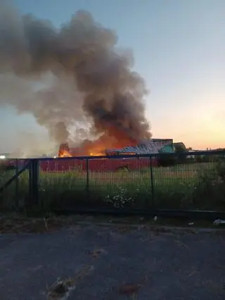 Bogumiłów. W ogniu stanęła hałda odpadów