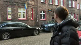 Swastyki i napisy promujące ustrój totalitarny przed biurem Łukasza Kohuta w Katowicach 