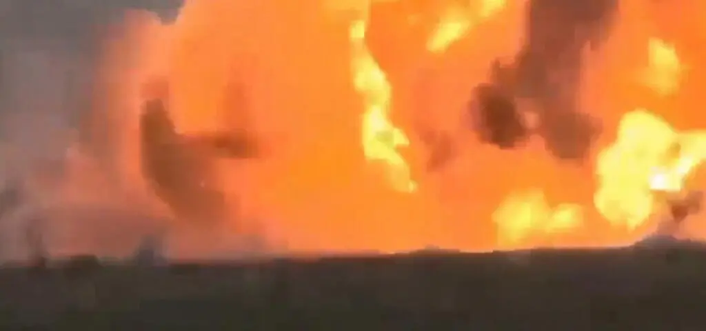 F-16 uderza w ziemię, staje w ogniu. Pilot nie żyje 