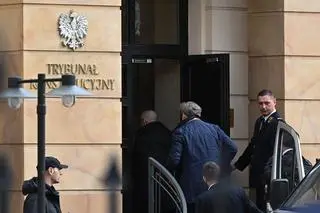 Sędziowie wchodzą do TK 