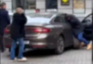 Prośba o pomoc, a później "scysja" i pobicie taksówkarza. Jest akt oskarżenia