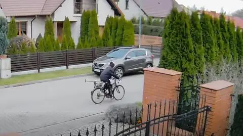 Seniora na rowerze zarejestrowała kamera