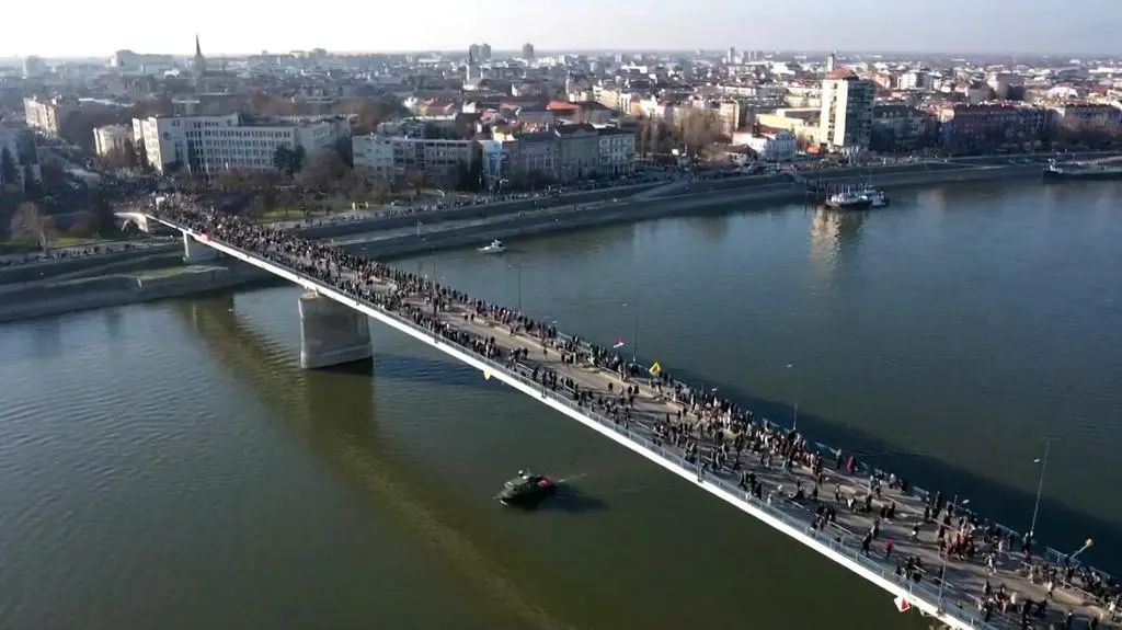 Protestujący zablokowali trzy mosty na Dunaju