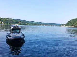 Policjanci pomogli kajakarzom
