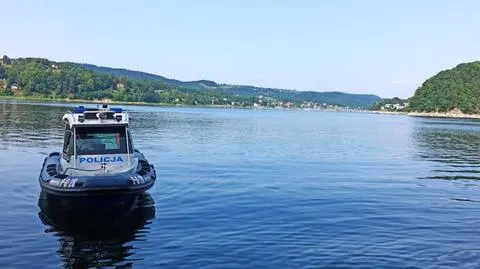 Policjanci pomogli kajakarzom