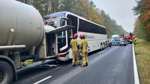Zderzenie trzech pojazdów na drodze krajowej nr 10