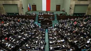 "Fatalny spektakl" w Sejmie. "Wygrali ci, którzy z ciemnych interesów czerpią zyski"