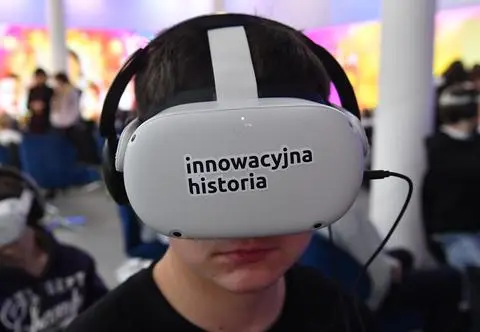 Założyły gogle VR i trafiły na wojnę. Jak rozmawiać z dziećmi?