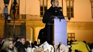 Peter Magyar przed Pałacem Aleksandra