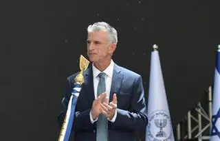 Nowy szef Mosadu David Barnea (w środku)