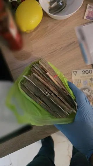 W mieszkaniu szefa szajki znaleziono prawie milion złotych