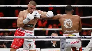 Kalisz, 25.05.2025. Polak Michał Soczyński (L) i Cristian Lopez (P) z Kuby w pojedynku kategorii do 92.7 kg podczas gali bokserskiej KnockOut Boxing Night 39 w Kaliszu