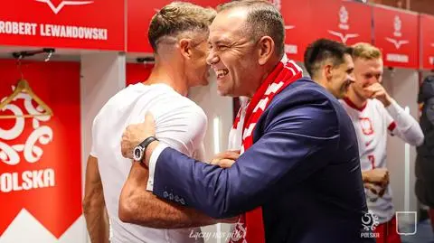 Prezydent w szatni piłkarzy. Uściski i gratulacje po zwycięstwie