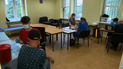 "Można być tym, który wiosłuje ze wszystkimi, albo tym, który robi w łodzi dziury". Szczepienia na wyciągnięcie ręki