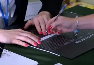 Ekspert zachęca kobiety do "głosowania kierunkowego"