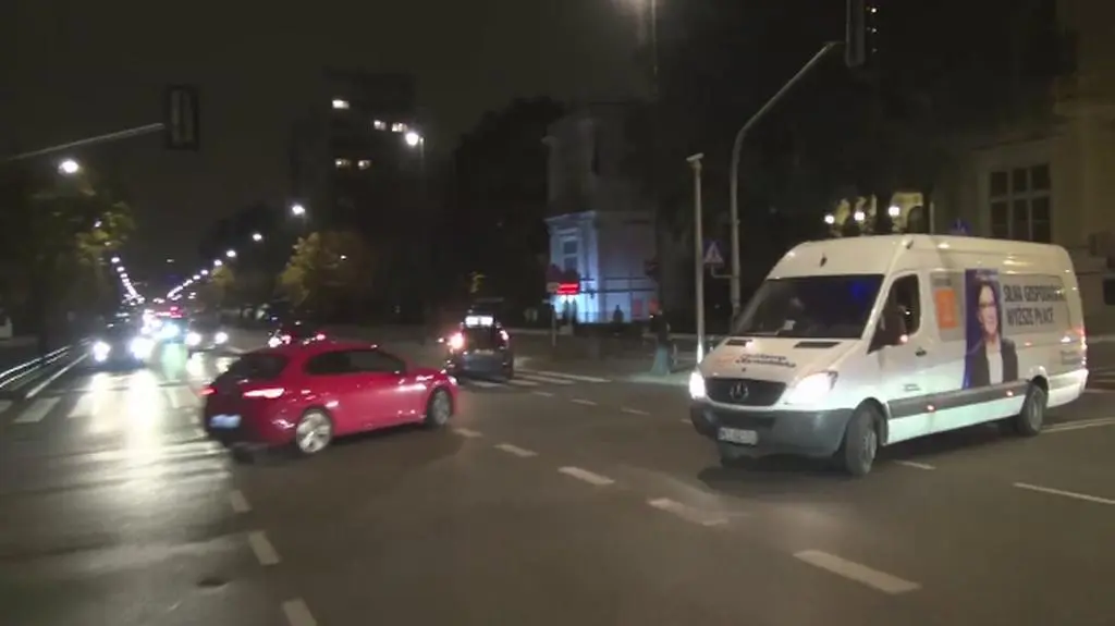 Ewa Kopacz w drodze na debatę