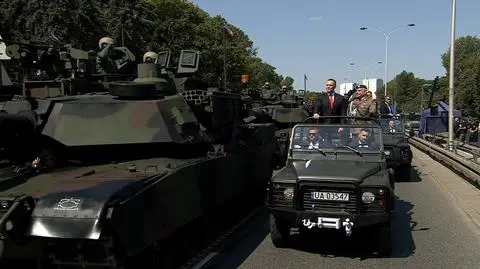 Prezydent dociera na defiladę