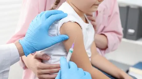 50 tys. zł kary za odmowę szczepienia? Wyjaśniamy jak jest faktycznie