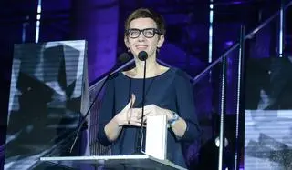 Magdalena Grzebałkowska odbiera Nike Czytelników