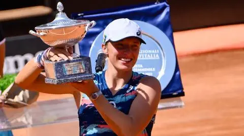 Iga Świątek retains Italian Open title after winning her 28th consecutive game